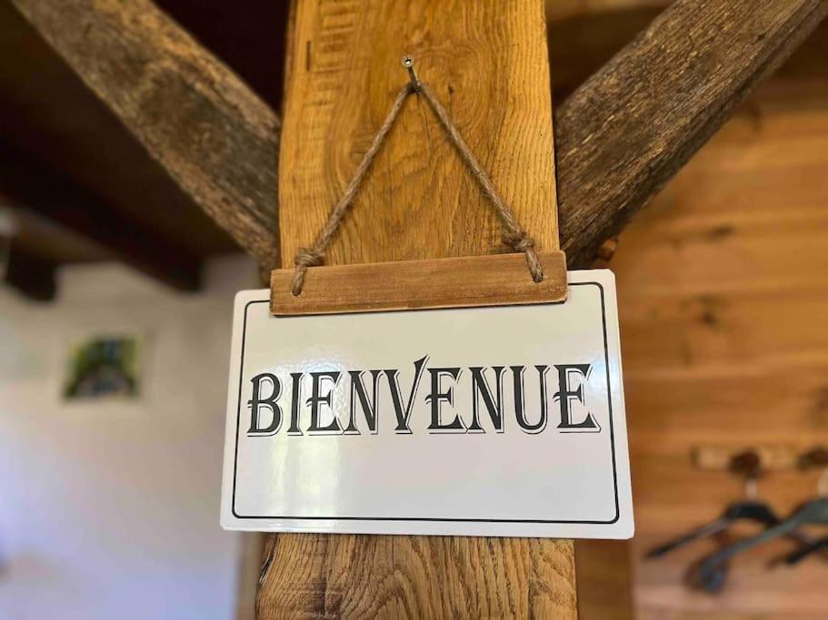 Gite A La Ferme Au Coeur De L'Auvergne Saint-Hippolyte  외부 사진