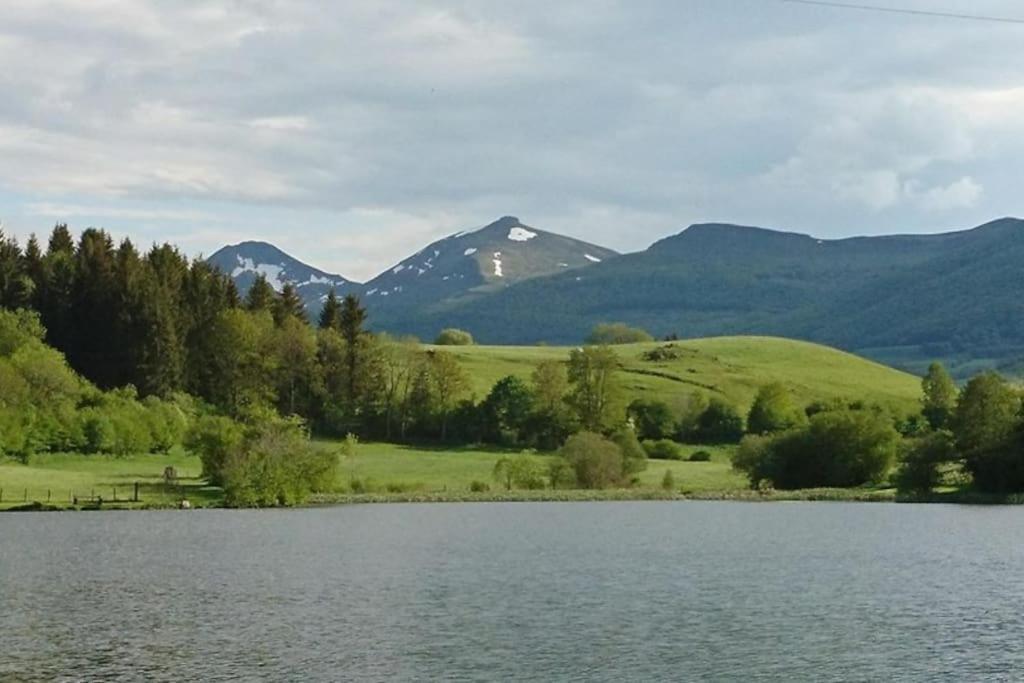 Gite A La Ferme Au Coeur De L'Auvergne Saint-Hippolyte  외부 사진