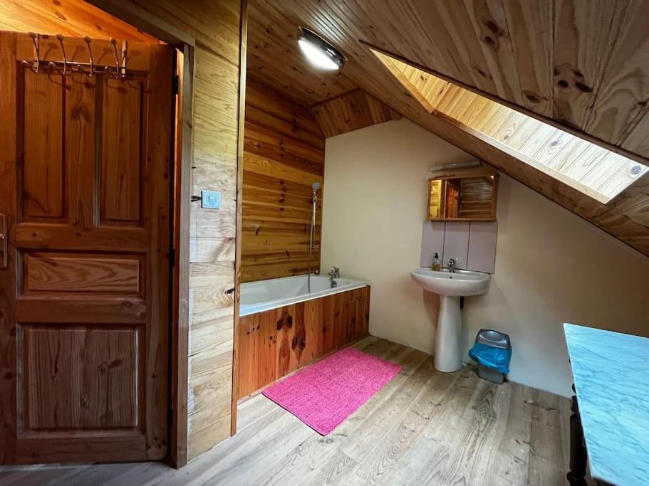 Gite A La Ferme Au Coeur De L'Auvergne Saint-Hippolyte  외부 사진